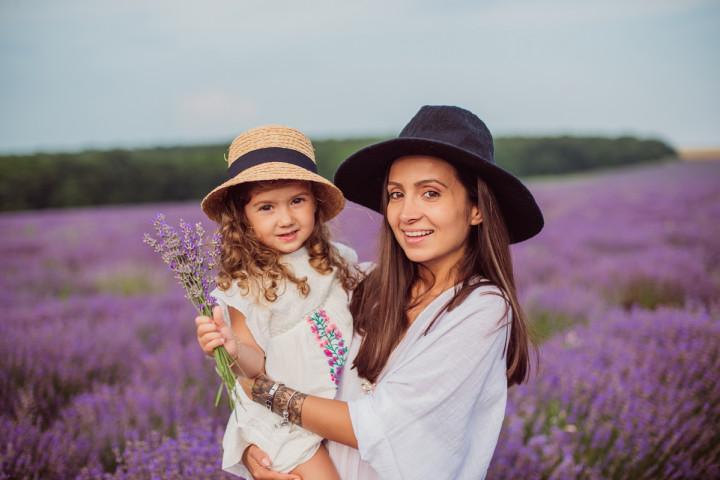 Детски фотосесии - Марая в лавандула 3