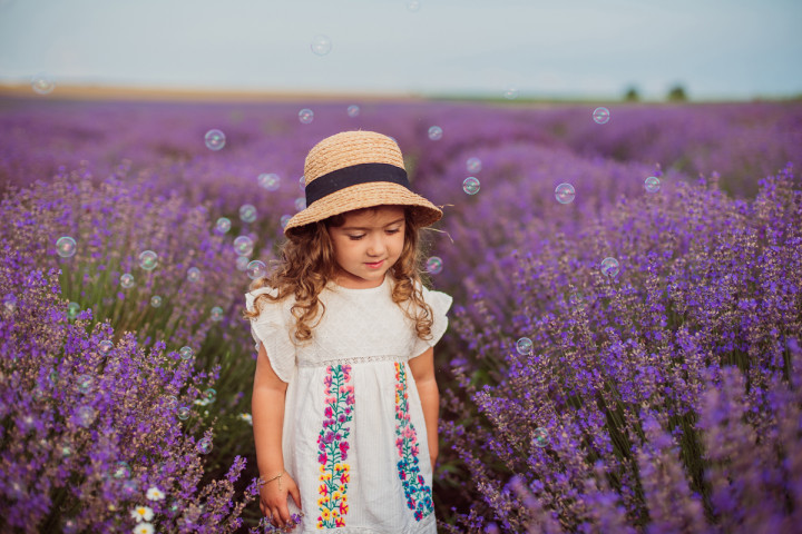 Детски фотосесии - Марая в лавандула 7