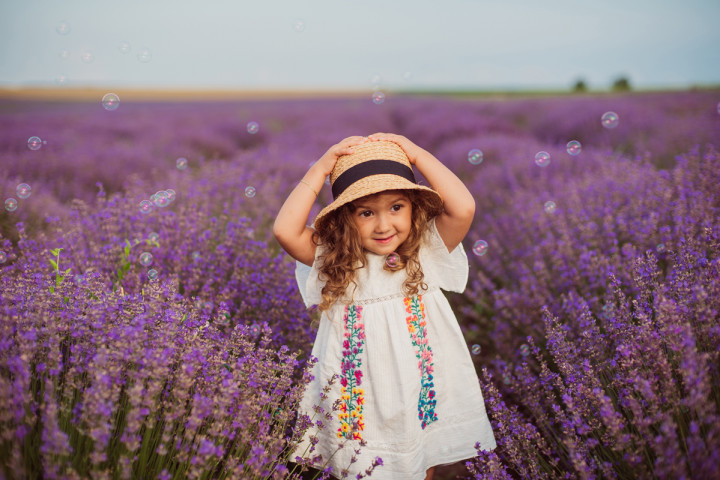 Детски фотосесии - Марая в лавандула 9