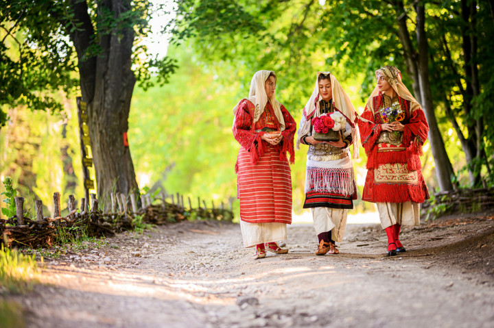 Индивидуални фотосесии - Момичета с носии 1