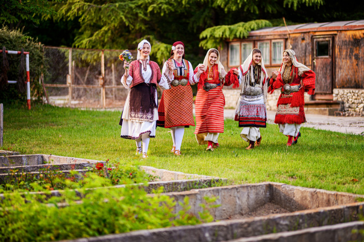 Индивидуални фотосесии - Момичета с носии 6