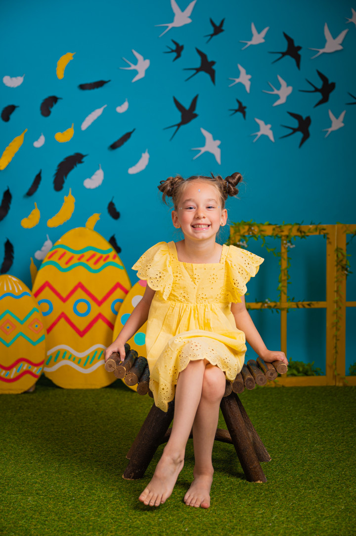 Пролетно-Великденски фотосесии - Дея, мама и тати 1