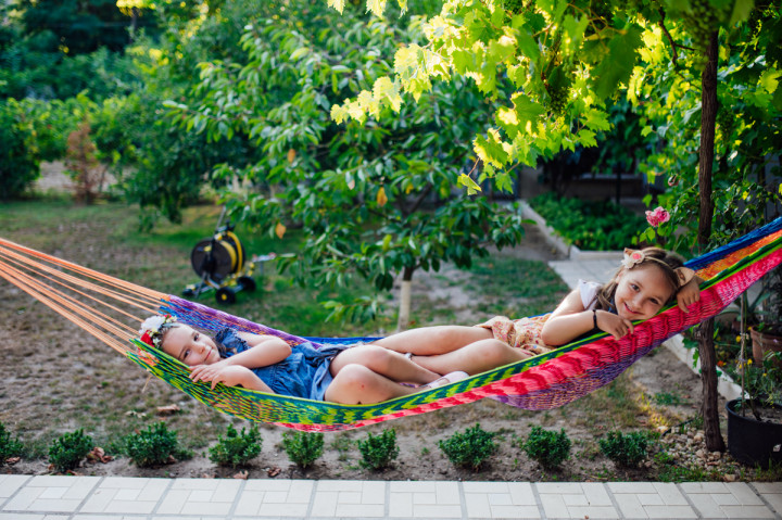 Семейни фотосесии - Фамилна фотосесия в двора 2