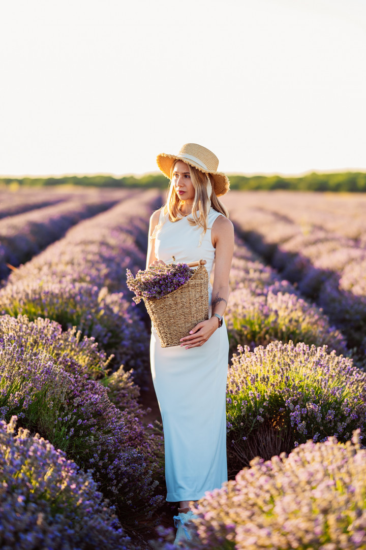 Индивидуални фотосесии - Дария в лавандула 2