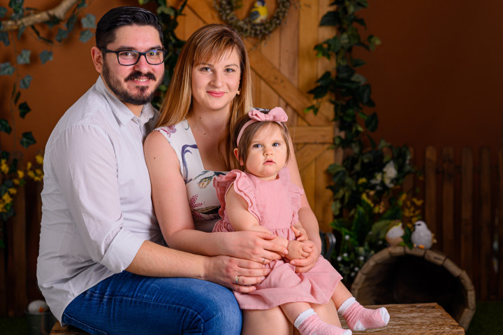 Пролетно-Великденски фотосесии - Плами, мама и татко 1