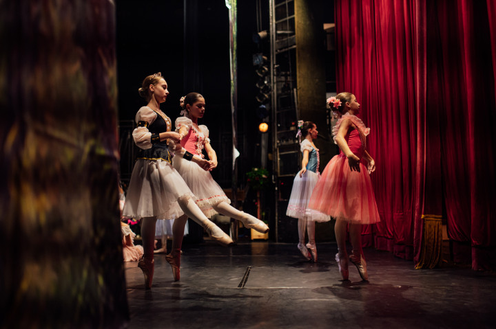 Театър - "Алиса в страната на чудесата" балет Реверанс 1