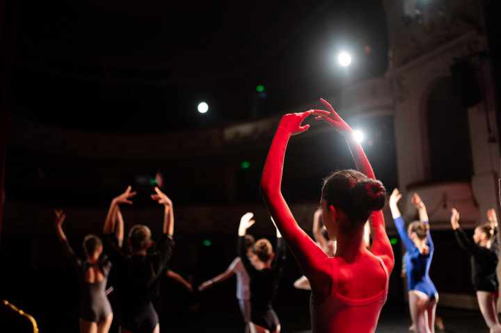 Театър - Злодеида, балет Реверанс 3