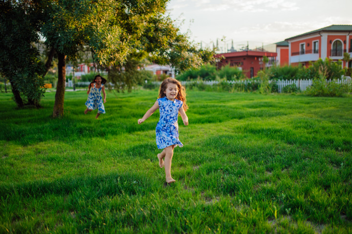 Семейни фотосесии - Сестри с деца на плажа 2
