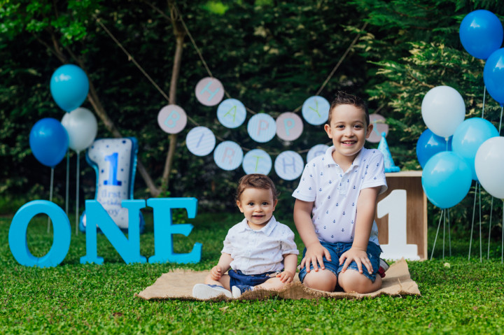 Детски фотосесии - Борко размазва торта 2