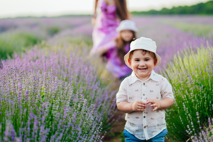 Семейни фотосесии - Фамилия в лавандула 3