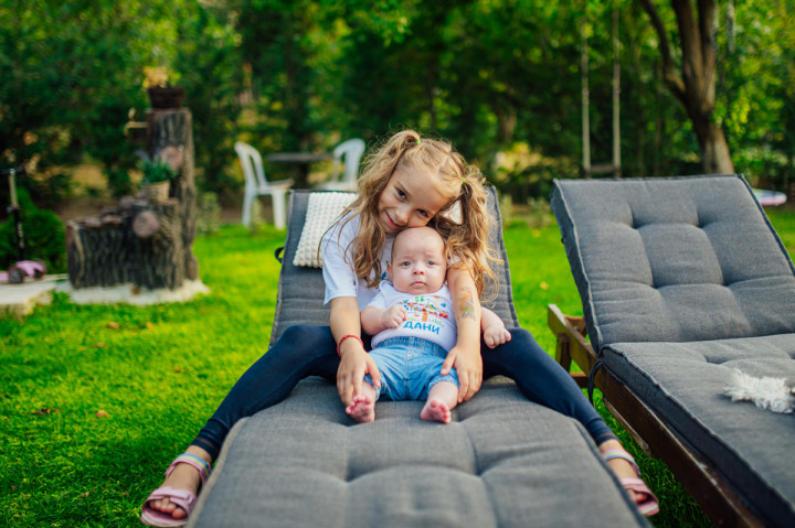 Семейни фотосесии - Семейна фотосесия в двора 3