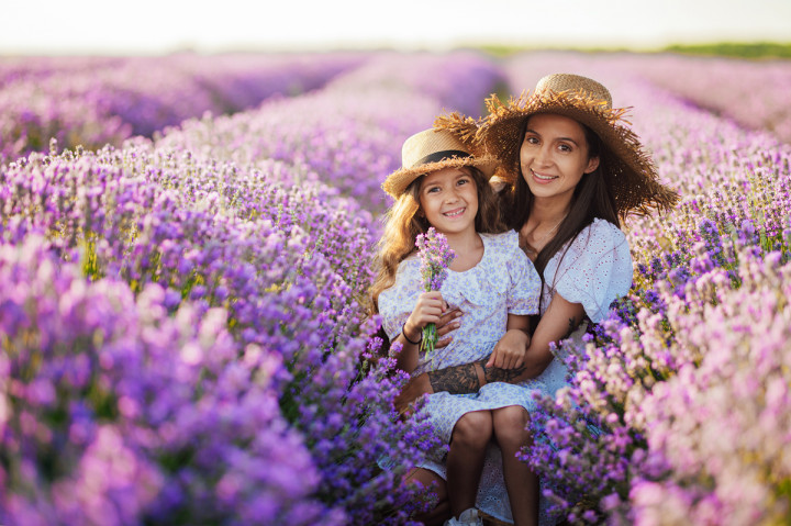 Семейни фотосесии - Марая в лавандула 1