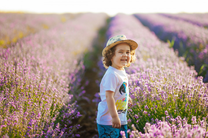 Детски фотосесии - Явор сред поля 3