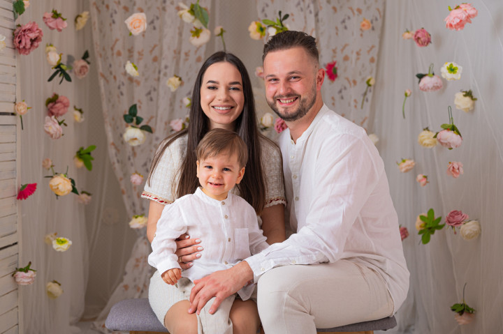 Пролетно-Великденски фотосесии - Тони, мама и тати 1