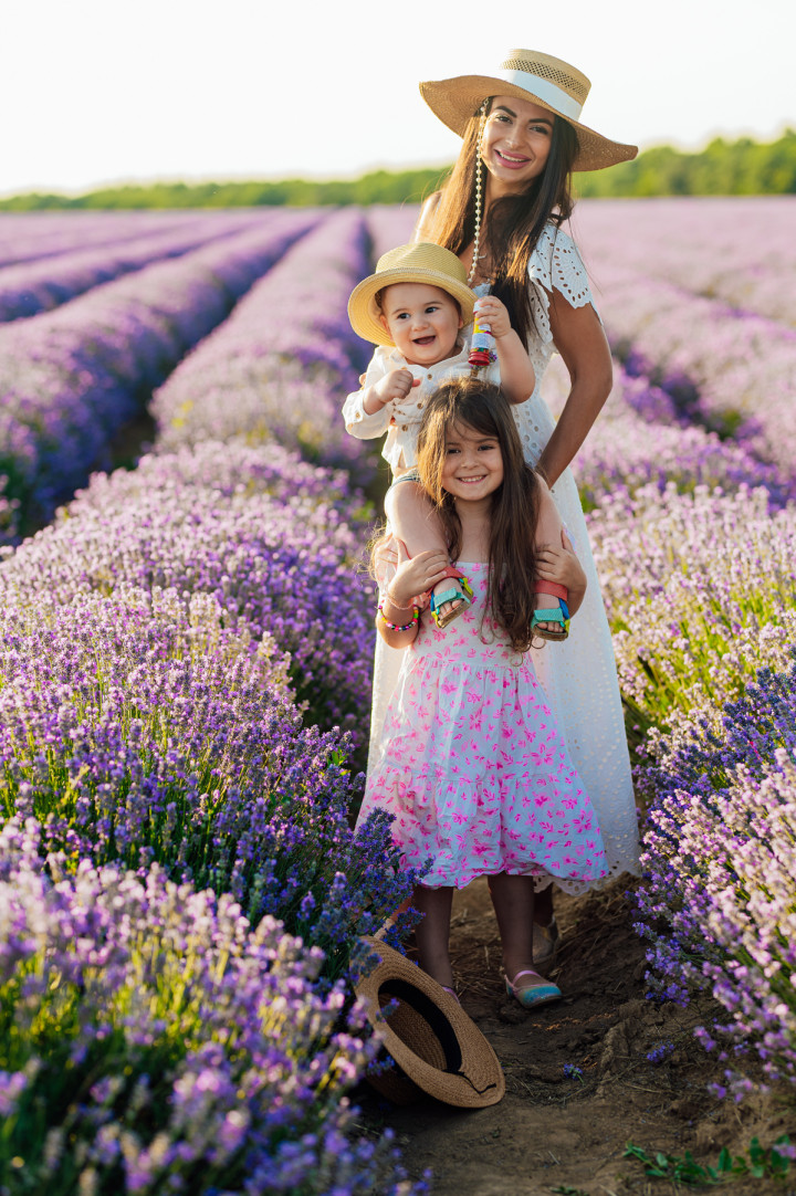 Семейни фотосесии - Фамилна фотосесия в лавандула 3