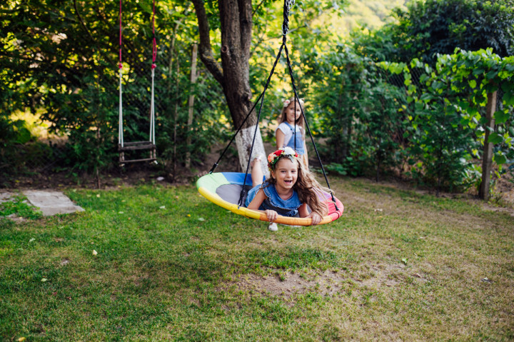 Семейни фотосесии - Фамилна фотосесия в двора 6