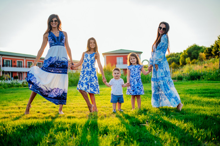 Семейни фотосесии - Сестри с деца на плажа 6