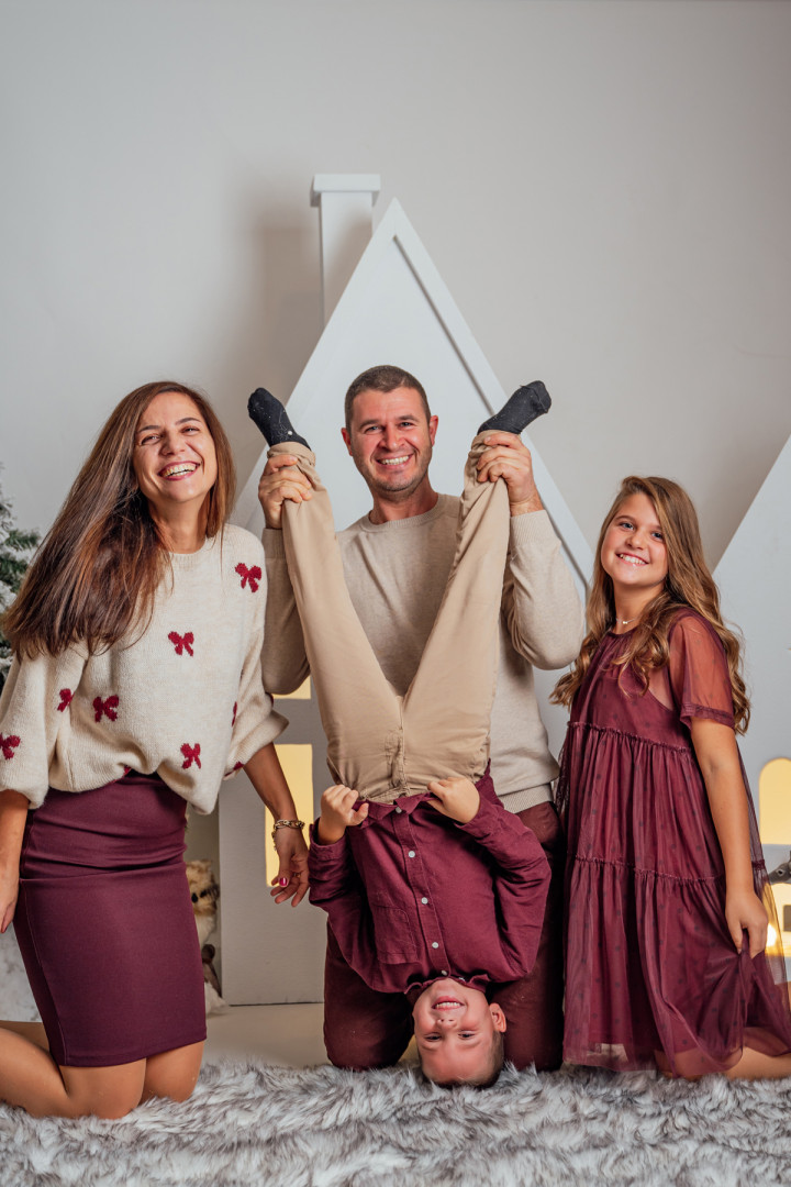 Коледни фотосесии  - сем.Щереви 2025 4