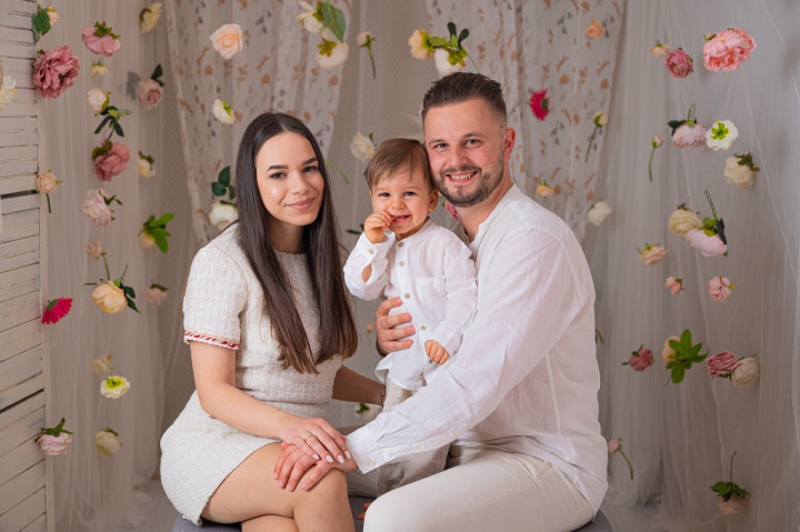 Пролетно-Великденски фотосесии - Тони, мама и тати 2