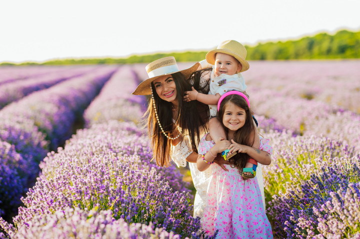 Семейни фотосесии - Фамилна фотосесия в лавандула 4