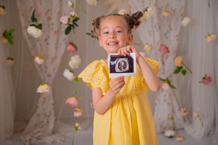 Пролетно-Великденски фотосесии - Дея, мама и тати 7