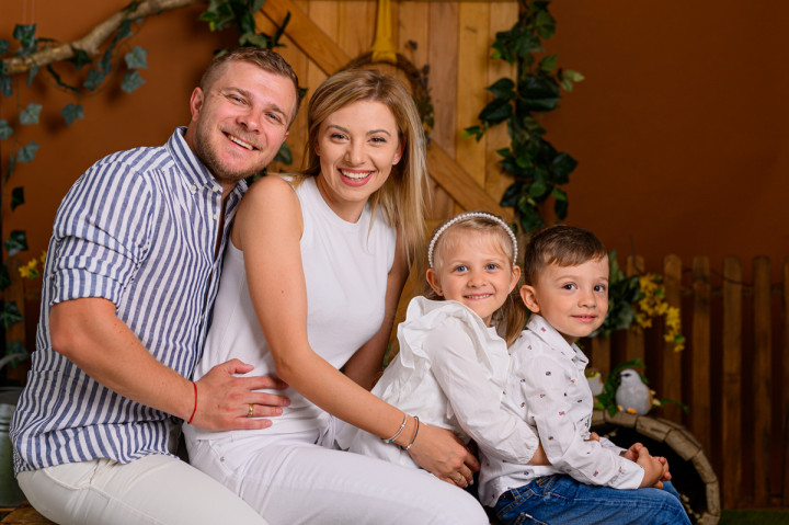 Пролетно-Великденски фотосесии - София и Папи 5