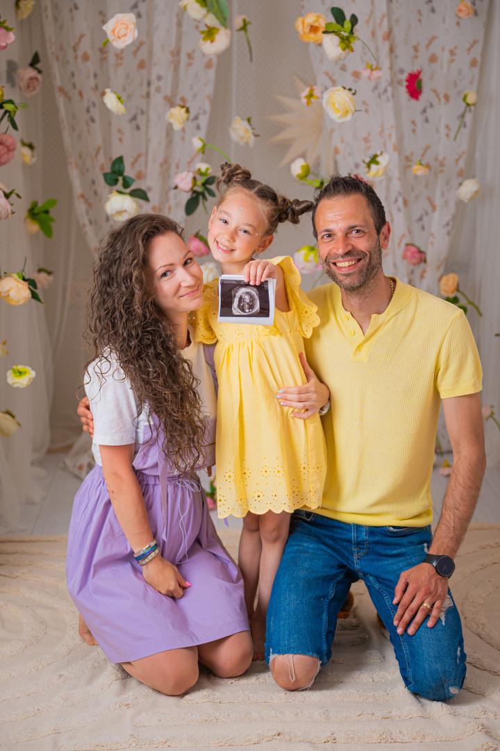 Пролетно-Великденски фотосесии - Дея, мама и тати 8