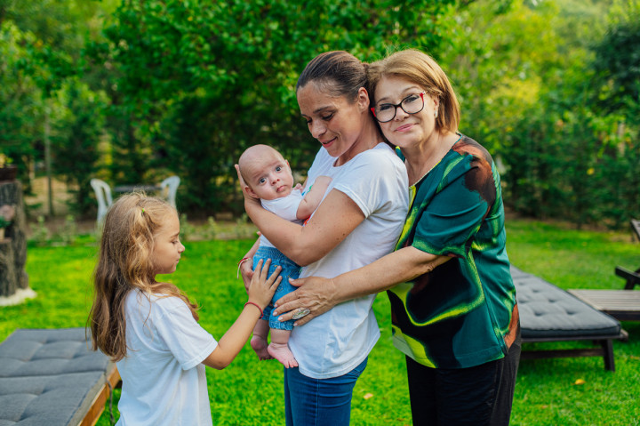Семейни фотосесии - Семейна фотосесия в двора 9