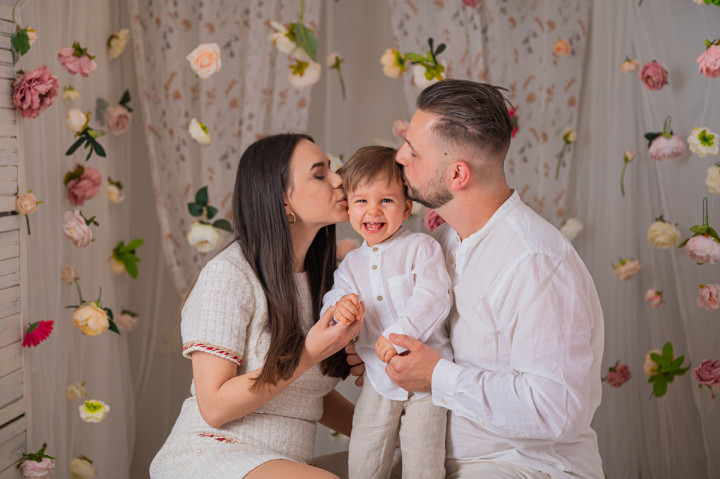 Пролетно-Великденски фотосесии - Тони, мама и тати 4