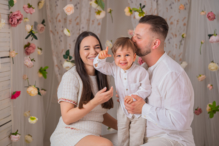 Пролетно-Великденски фотосесии - Тони, мама и тати 5