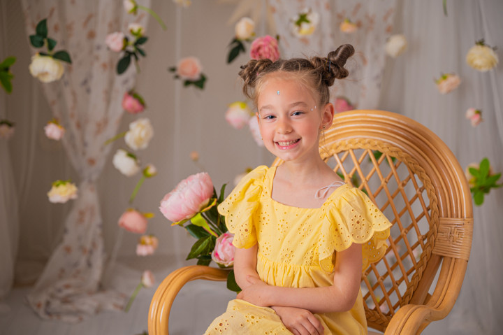 Пролетно-Великденски фотосесии - Дея, мама и тати 10