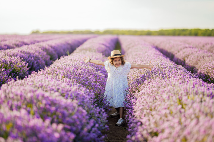 Семейни фотосесии - Марая в лавандула 4
