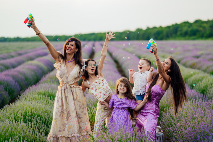 Семейни фотосесии - Фамилия в лавандула 8