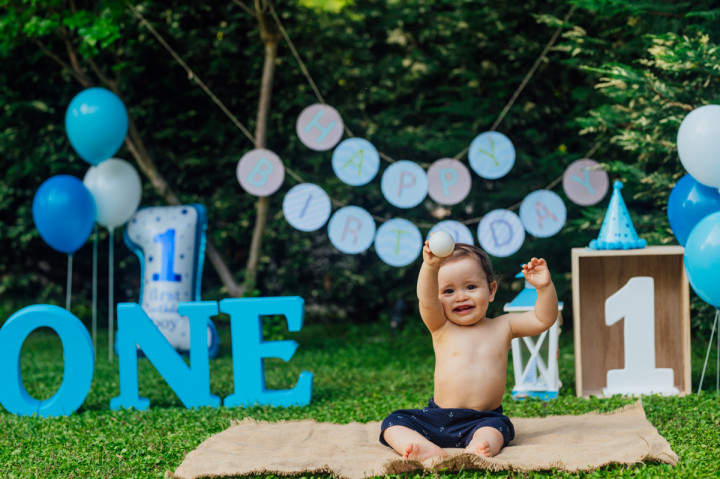 Детски фотосесии - Борко размазва торта 6