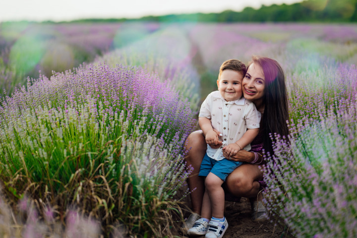 Семейни фотосесии - Фамилия в лавандула 9