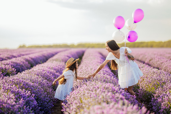 Семейни фотосесии - Марая в лавандула 6