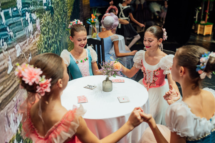 Театър - "Алиса в страната на чудесата" балет Реверанс 7