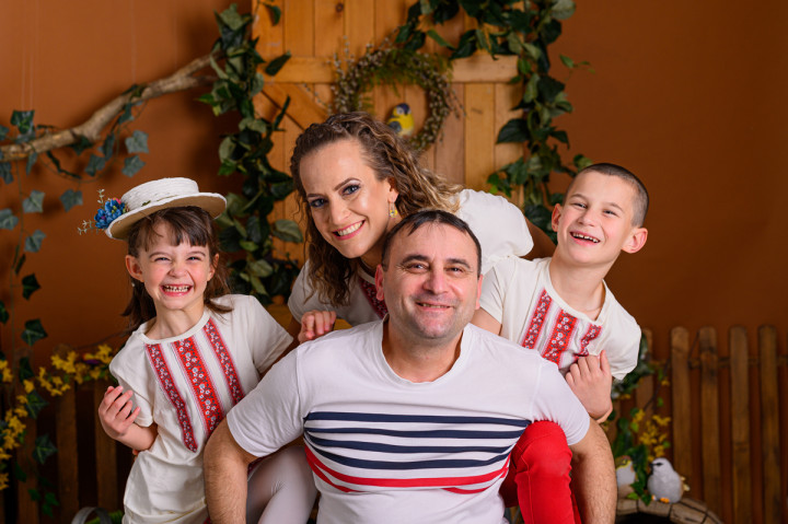 Пролетно-Великденски фотосесии - Дани, Лора, мама и вуйчо 3