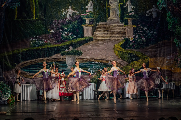 Театър - "Алиса в страната на чудесата" балет Реверанс 9