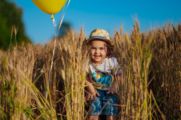 Детски фотосесии - Явор сред поля 7