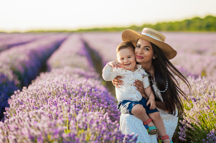 Семейни фотосесии - Фамилна фотосесия в лавандула 10