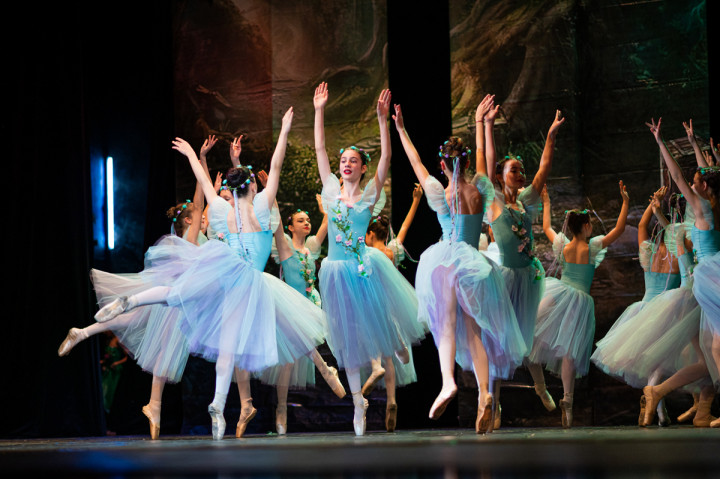 Театър - Злодеида, балет Реверанс 5