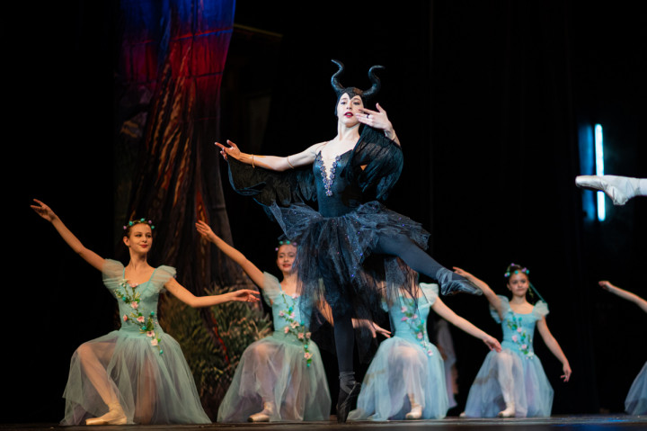 Театър - Злодеида, балет Реверанс 6