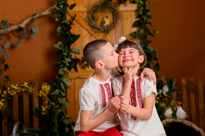 Пролетно-Великденски фотосесии - Дани, Лора, мама и вуйчо 8