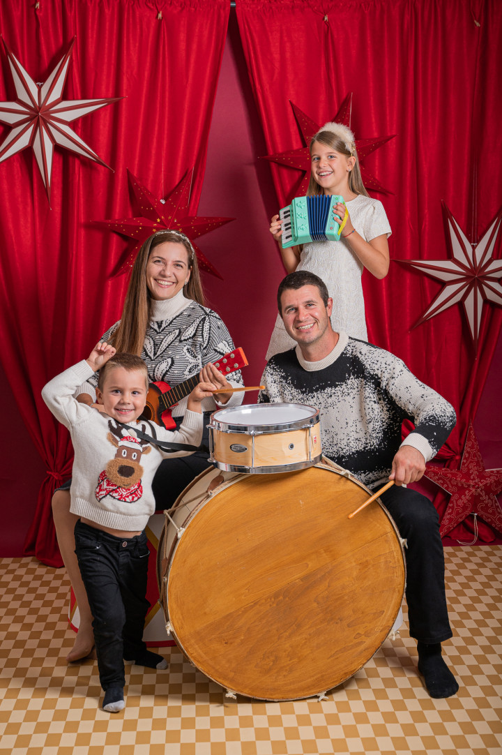 Коледни фотосесии  - сем. Щереви 2023 8