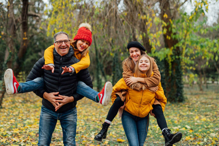 Семейни фотосесии - Семейна фотосесия навън 10