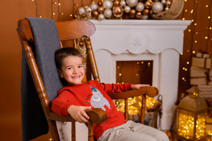 Детски фотосесии - Коледна фотосесия на Косе, мама и татко 1