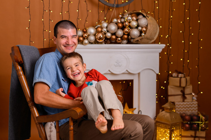 Детски фотосесии - Коледна фотосесия на Косе, мама и татко 4