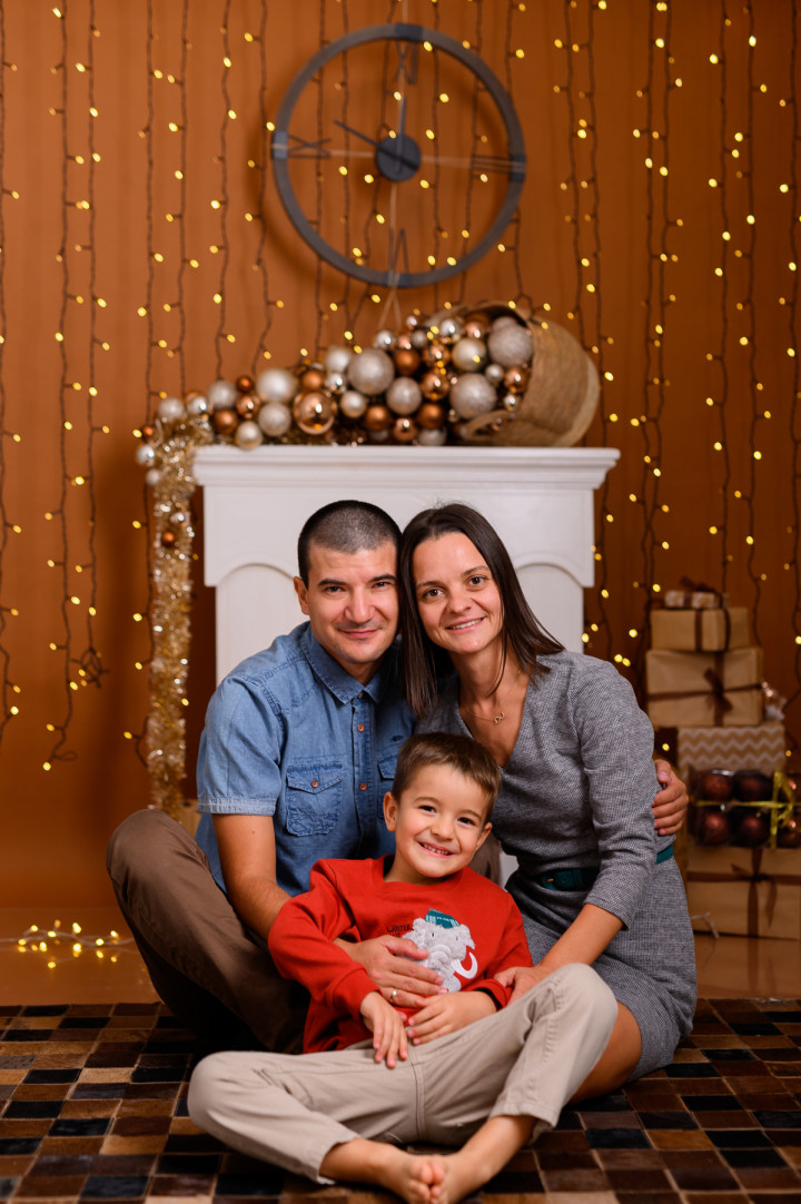 Детски фотосесии - Коледна фотосесия на Косе, мама и татко 6