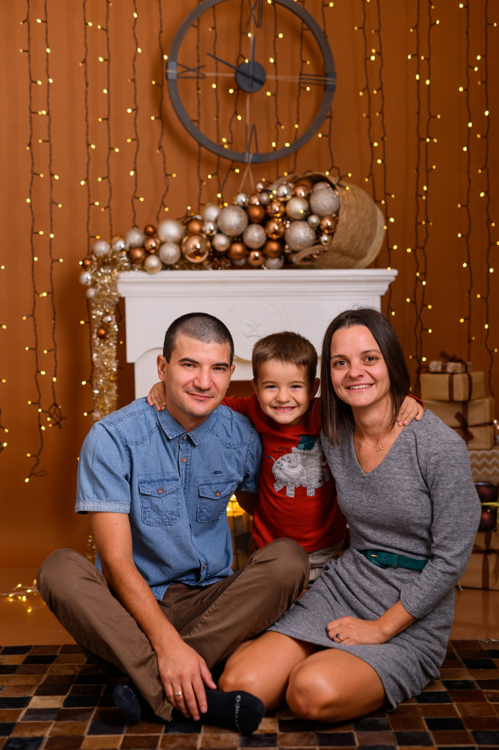 Детски фотосесии - Коледна фотосесия на Косе, мама и татко 7